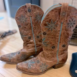 Boots shyanne size 9